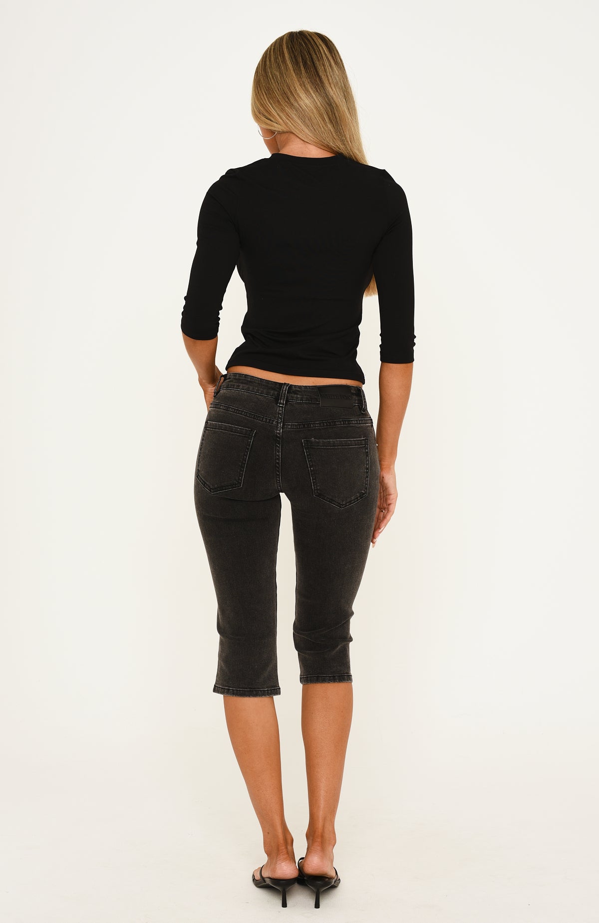 Annie Low Rise Denim Capri Jeans Washed Black